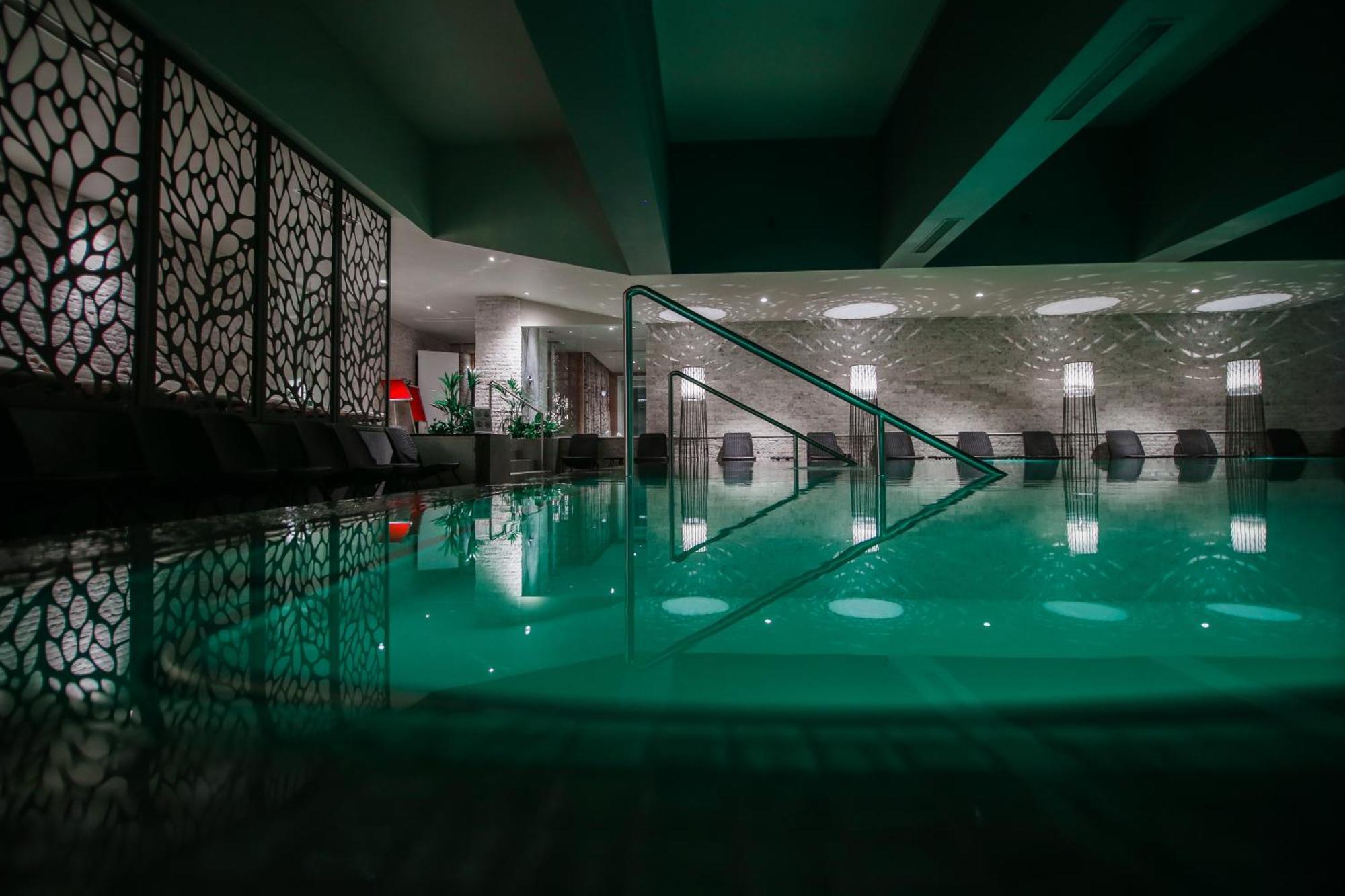 Bacolux Afrodita Resort & Spa, Herculane Băile Herculane Buitenkant foto